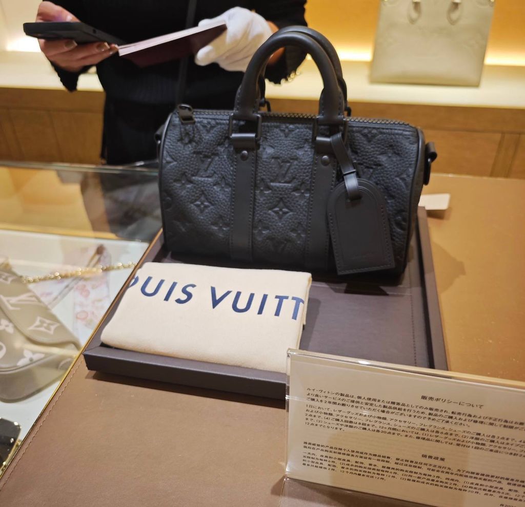 photo_6296123328535662615_w