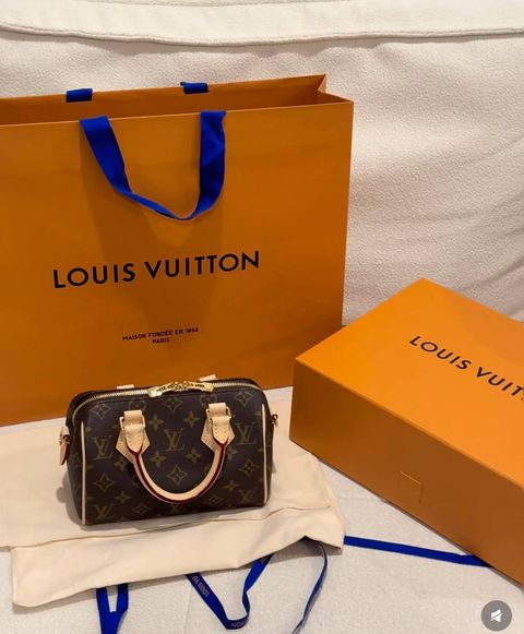 photo_6296123328535662618_w