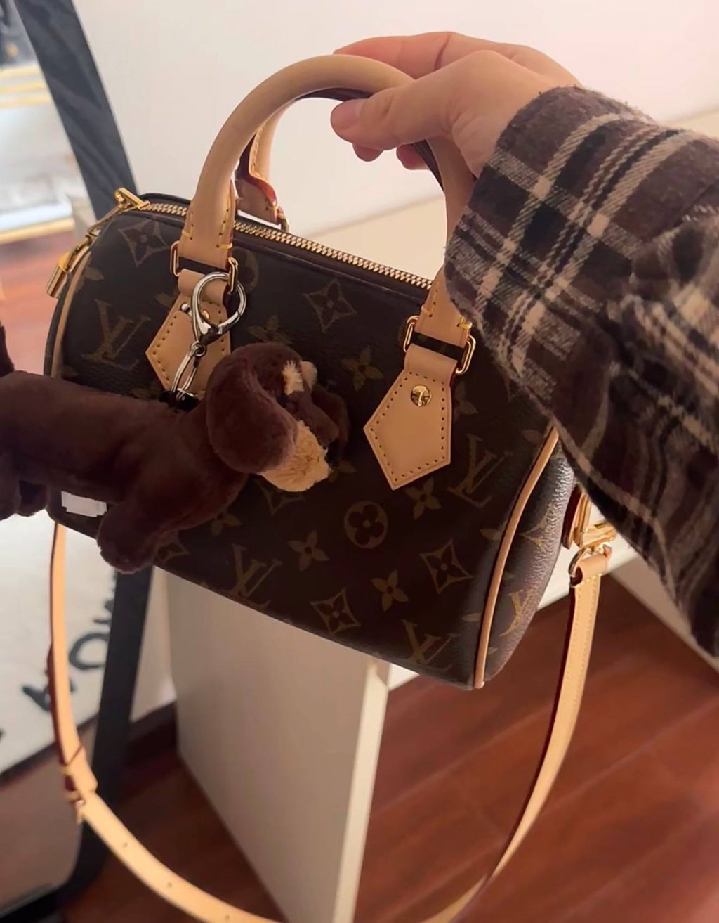 photo_6296123328535662621_w