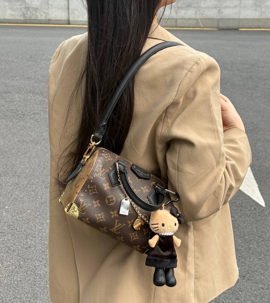 photo_6296123328535662632_w