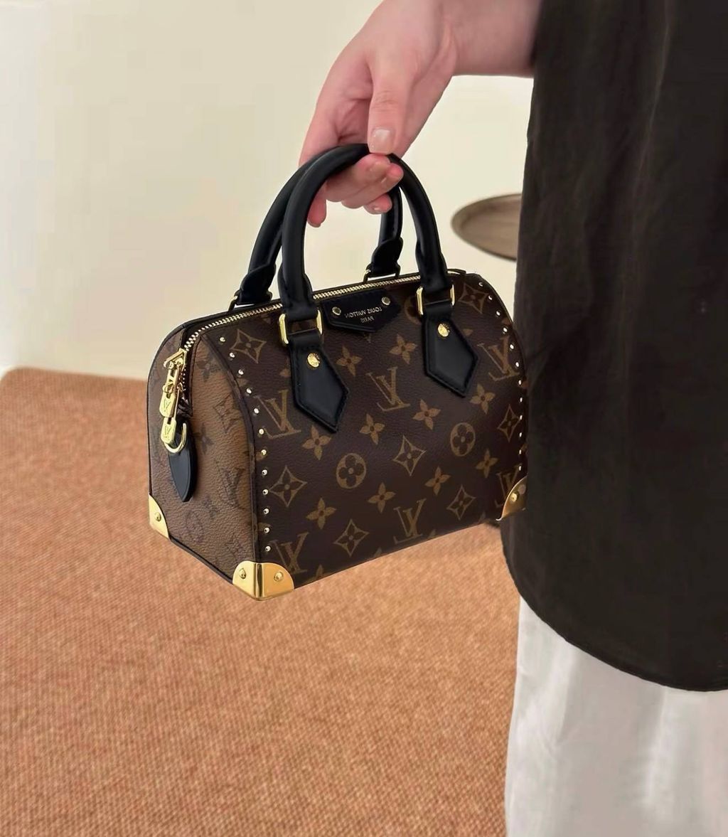 photo_6296123328535662633_w