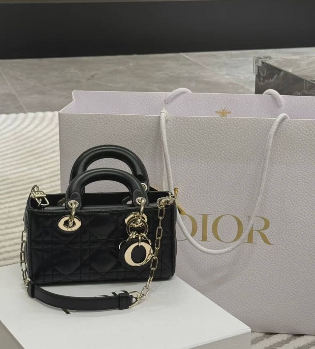 photo_6296123328535662647_w