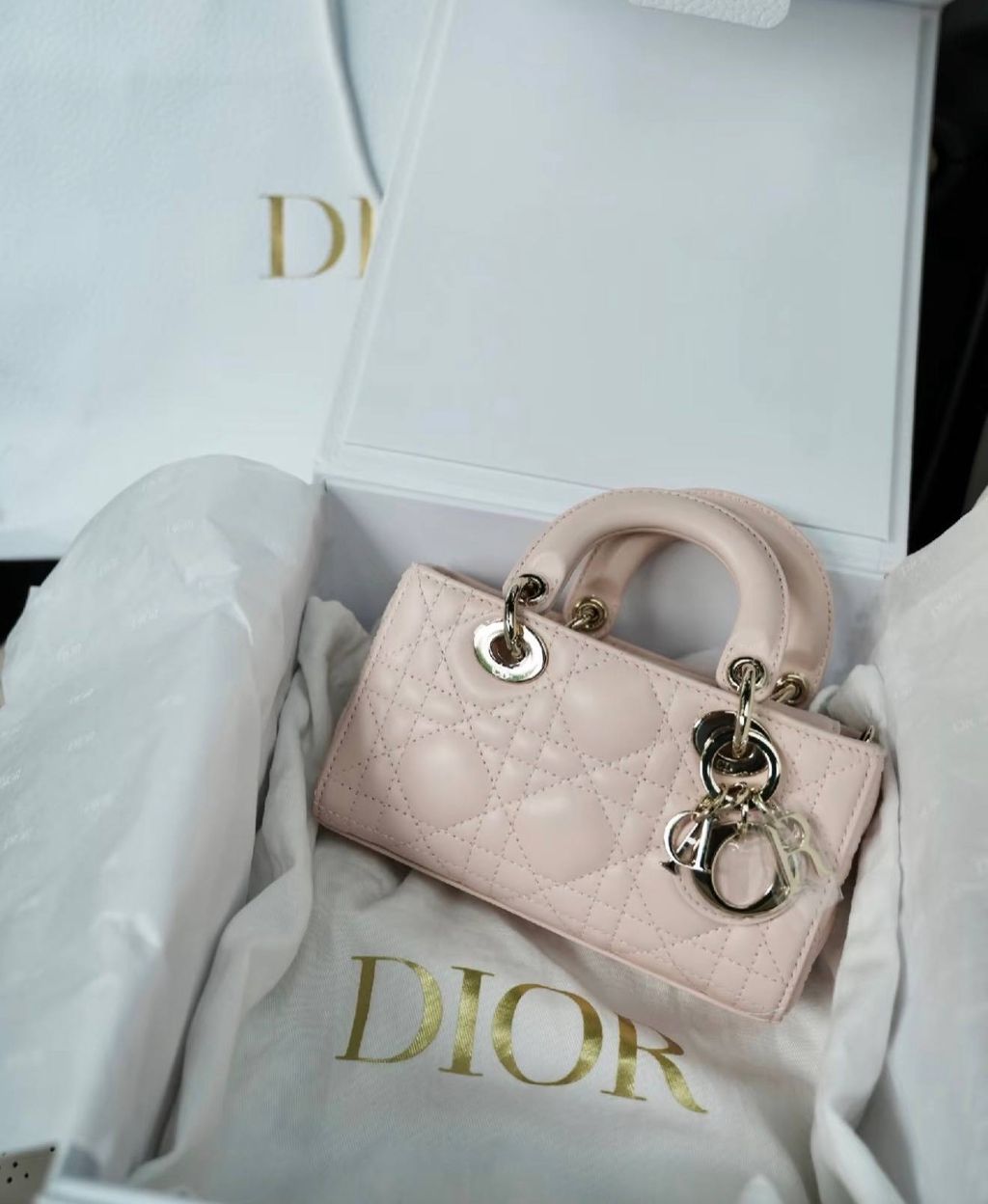 photo_6296123328535662649_w