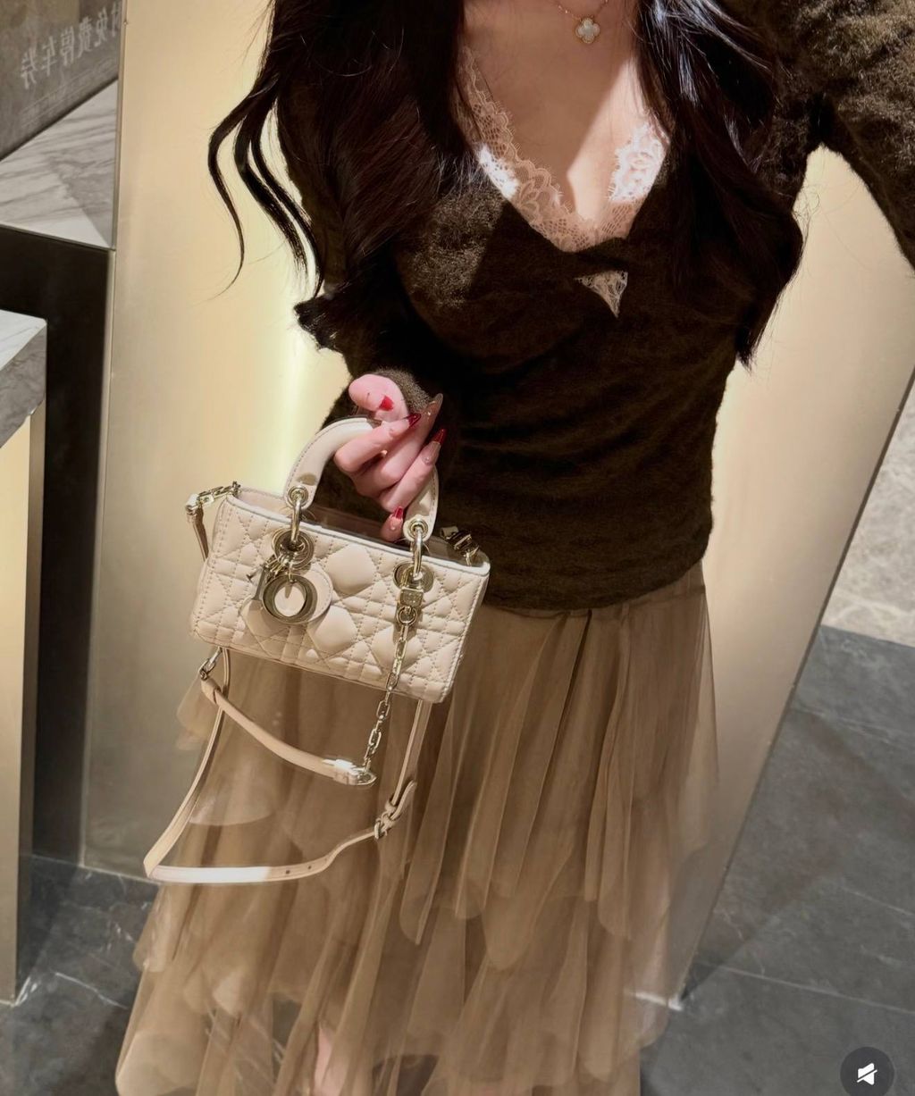 photo_6296123328535662650_w