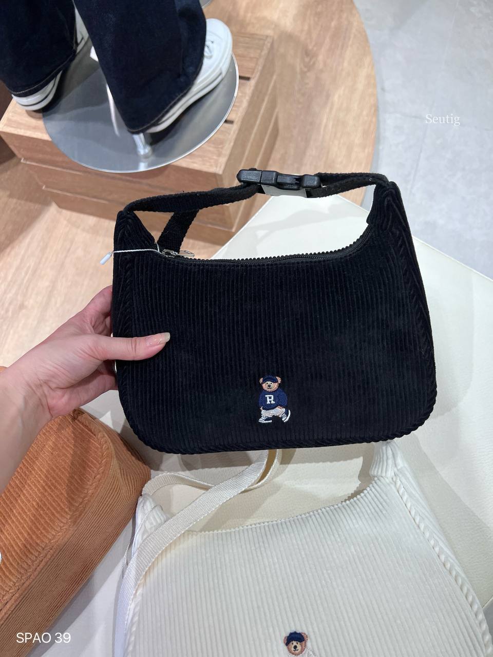 e2c2f0d9-cb18-48fa-90aa-d1ea4a69e60f