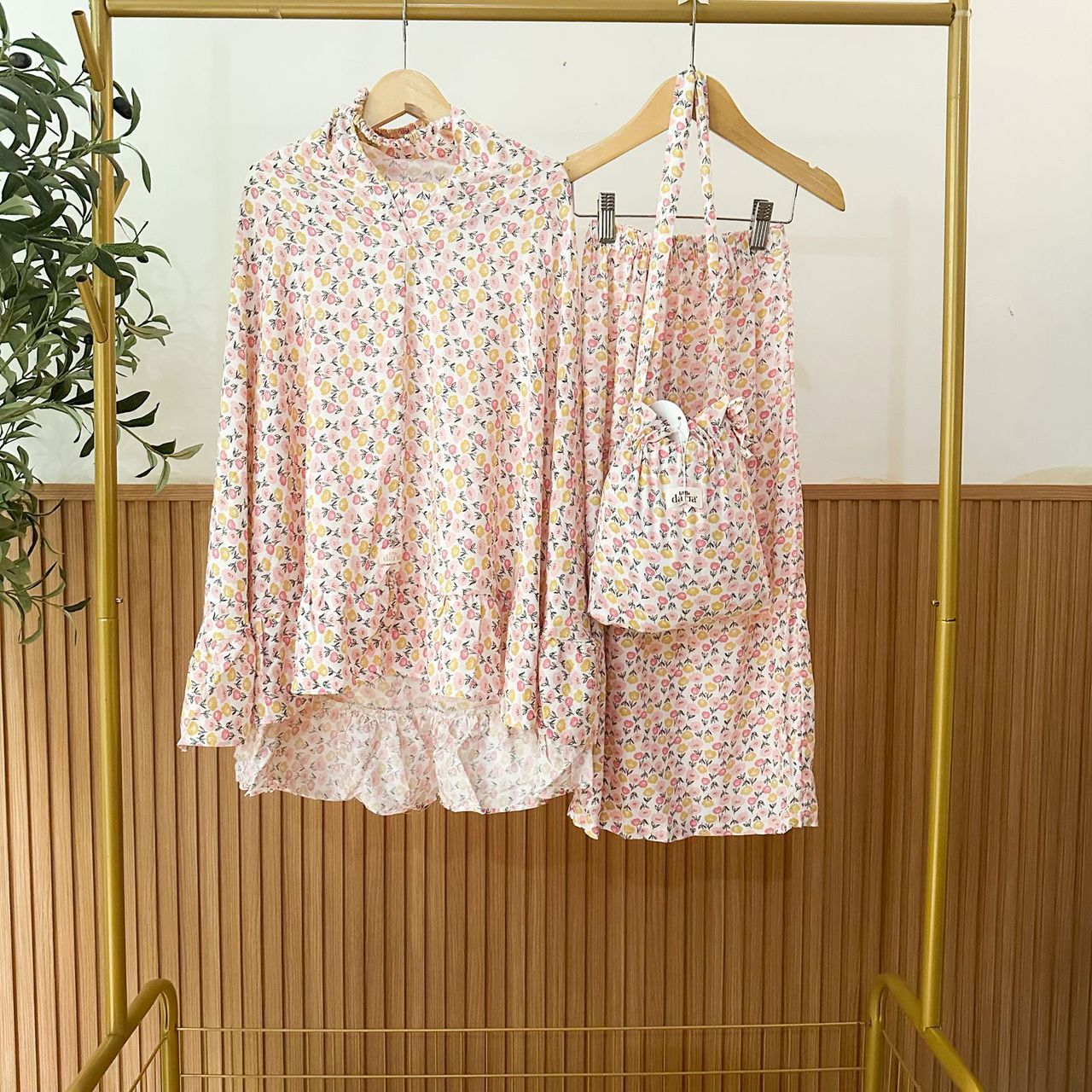 LD Yellow peach flower