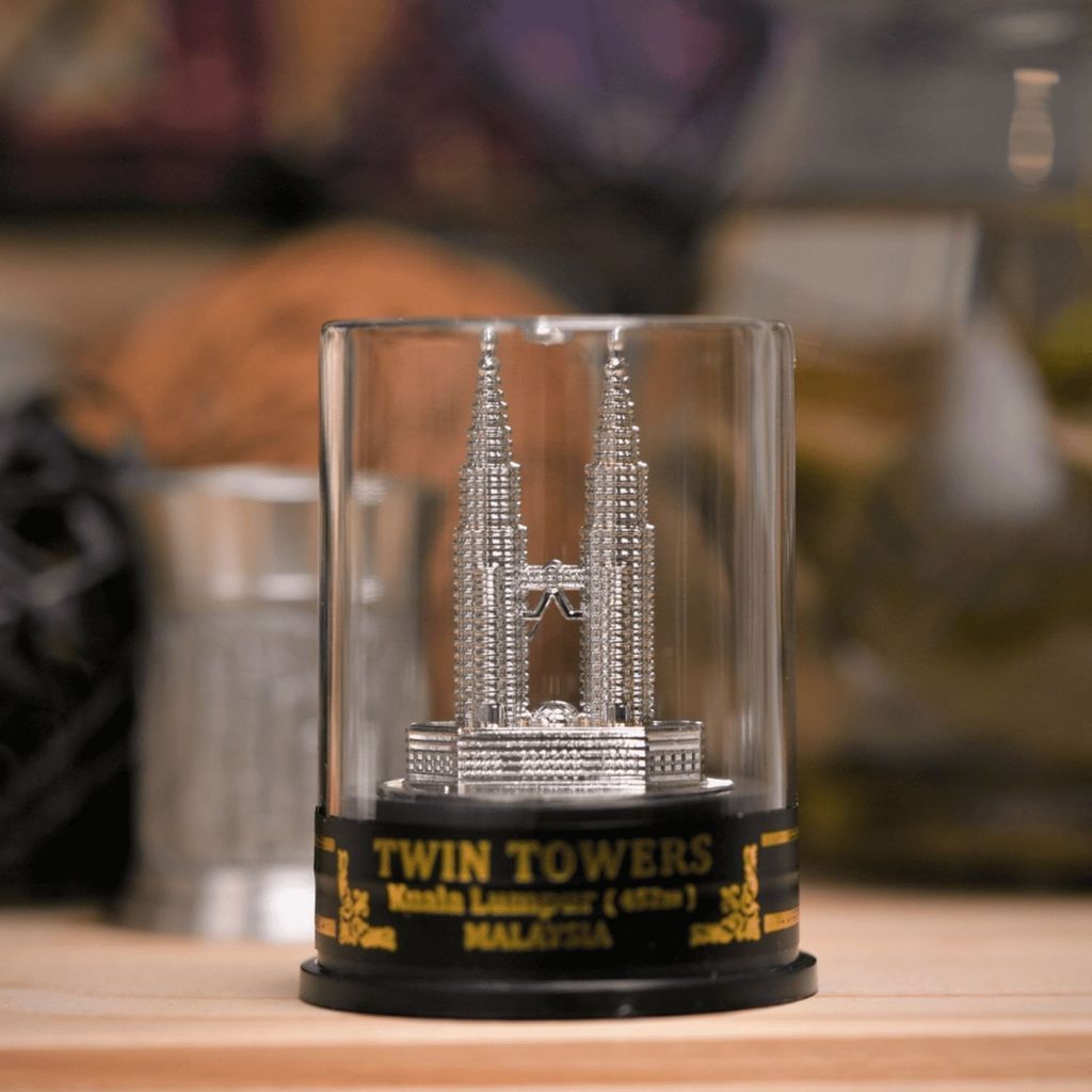 0001513_petronas-twin-towers-small-miniature-with-casing