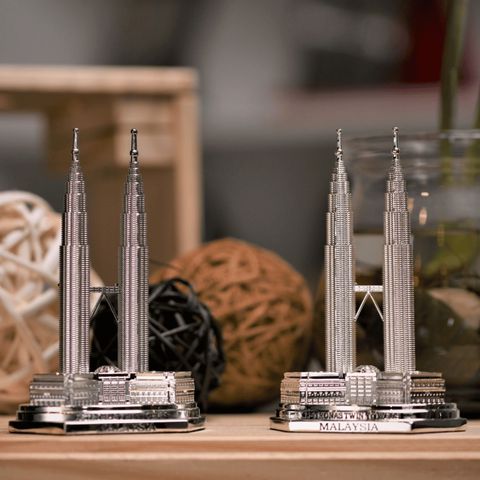 0001515_5-petronas-twin-towers-miniature-free-solar-base