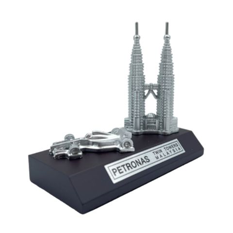 petronas-twin-towers-25-miniature-with-f1-model-2