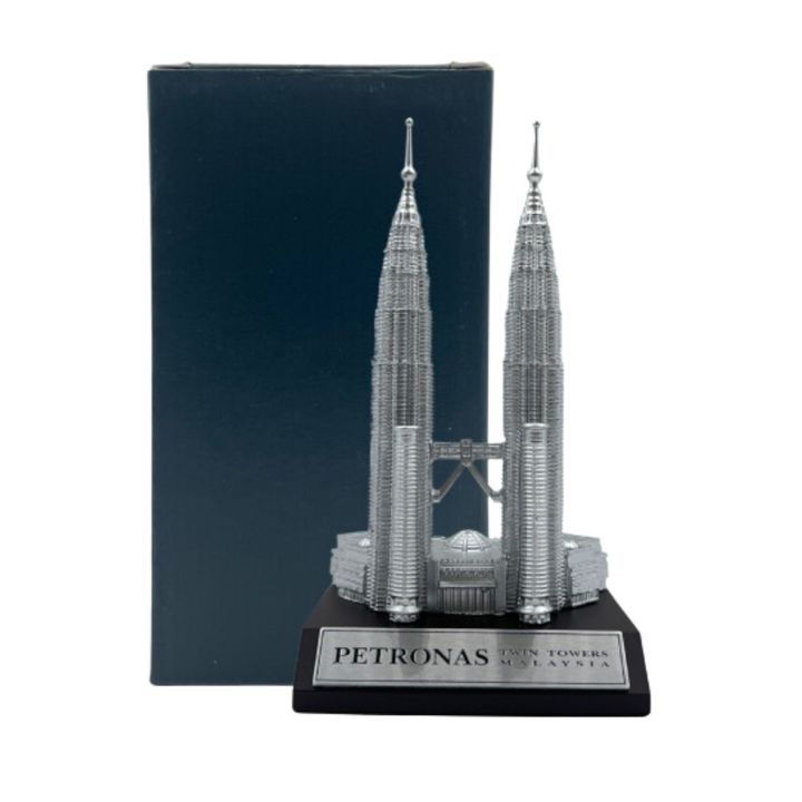 petronas-twin-towers-5-miniature-with-square-base-2