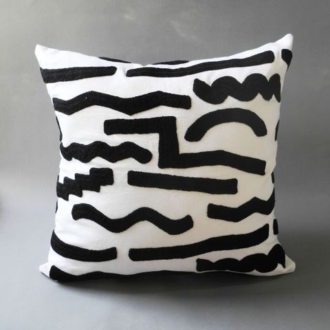 dusen-dusen-embroidery-pillow-case-doodle