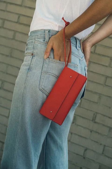 walk_with_me_brand_deren_trianglecase_red