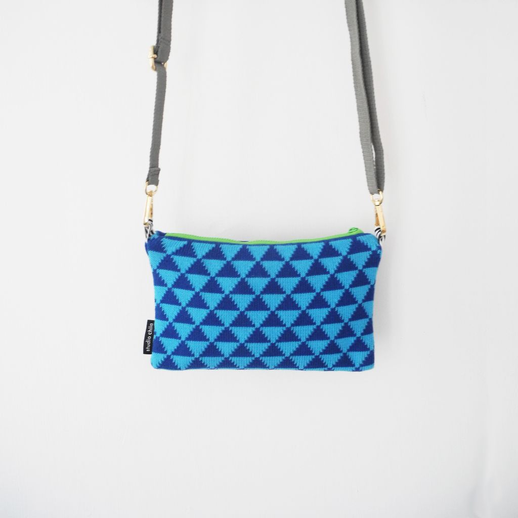 pouch_blue_trangle