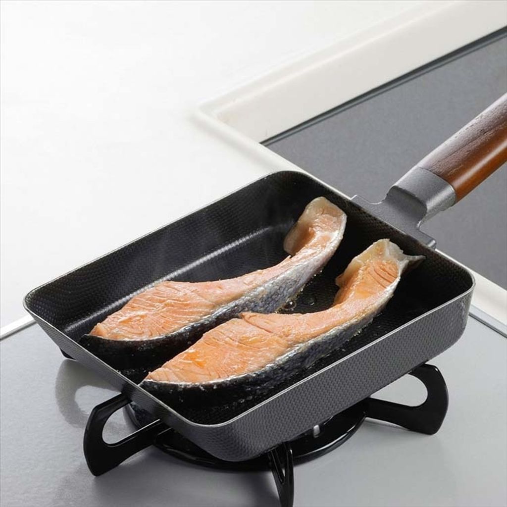 tw-11134207-820la-mm2znvukbymne7