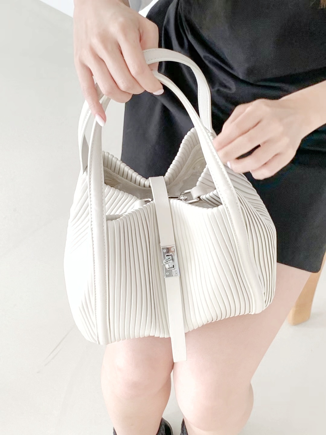 mmexport1727379418457