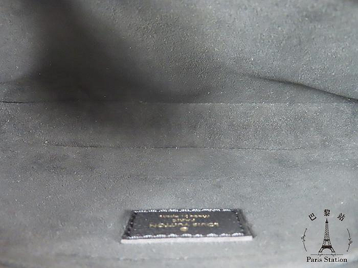 b7af4d24-bb78-413b-a2da-e36cf158a4c2