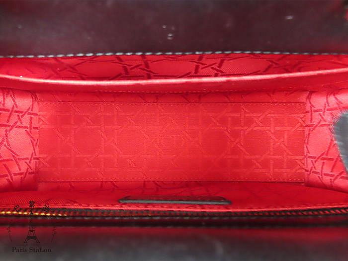 09b8275f-f0fe-4b88-983e-03888659fd19