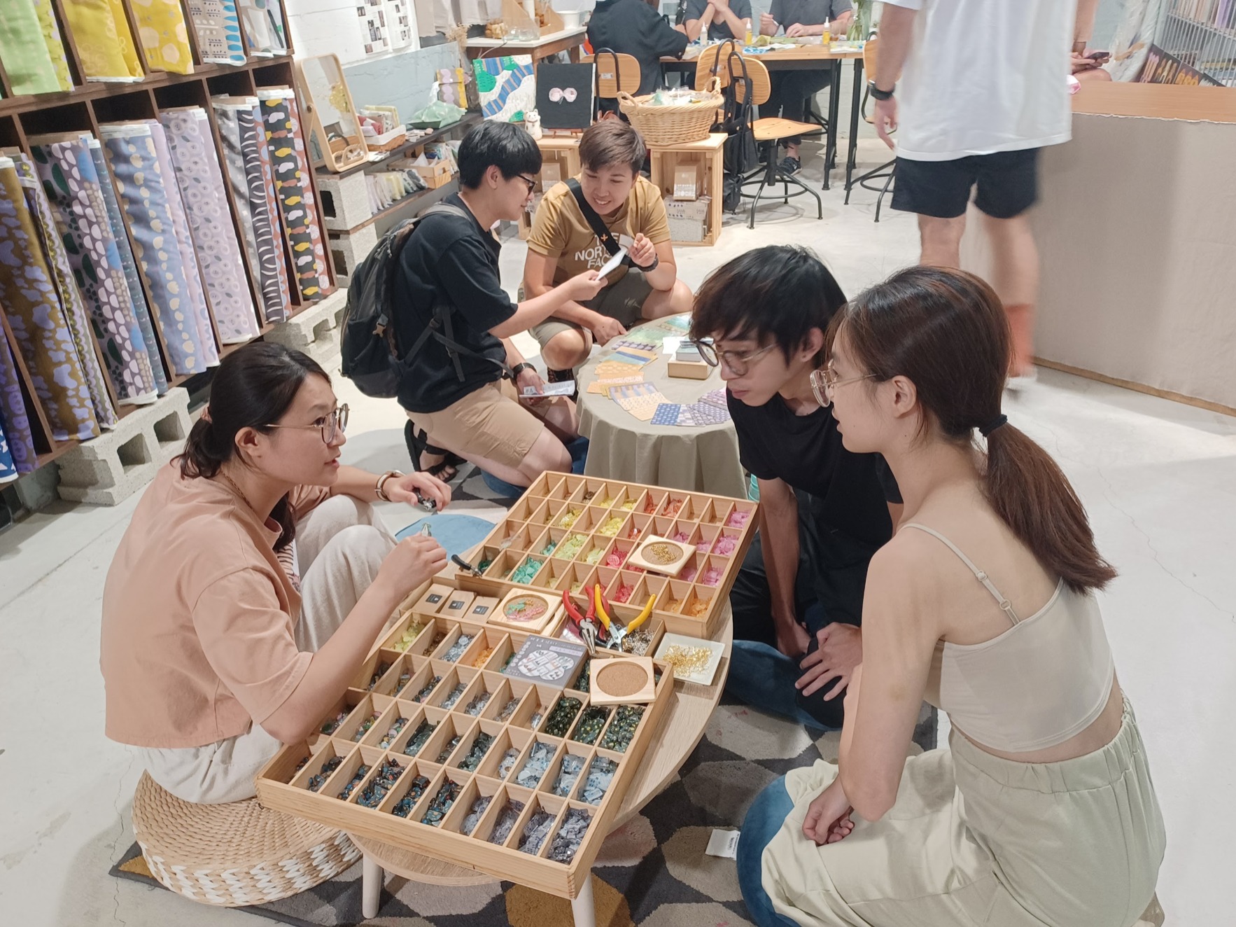 本島舍耳環製作區