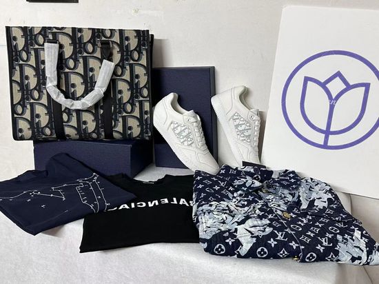 Affordable price with BUY1 FREE1 | Wolfstage_ms