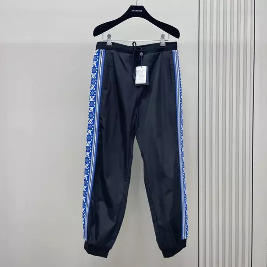 image_e000c5ed-08bb-4c56-87d4-bfbec89d0ad7