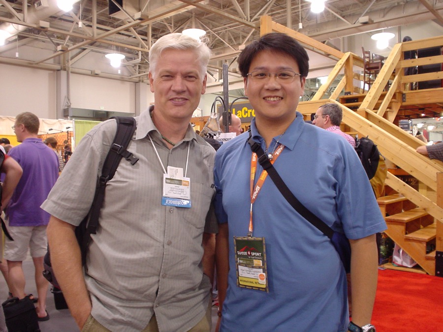 TC 主理人與 Osprey 創辦人 Mike Pfotenhauer(2005 Outdoor Retailer 展)——二十年前,我們就認識了。