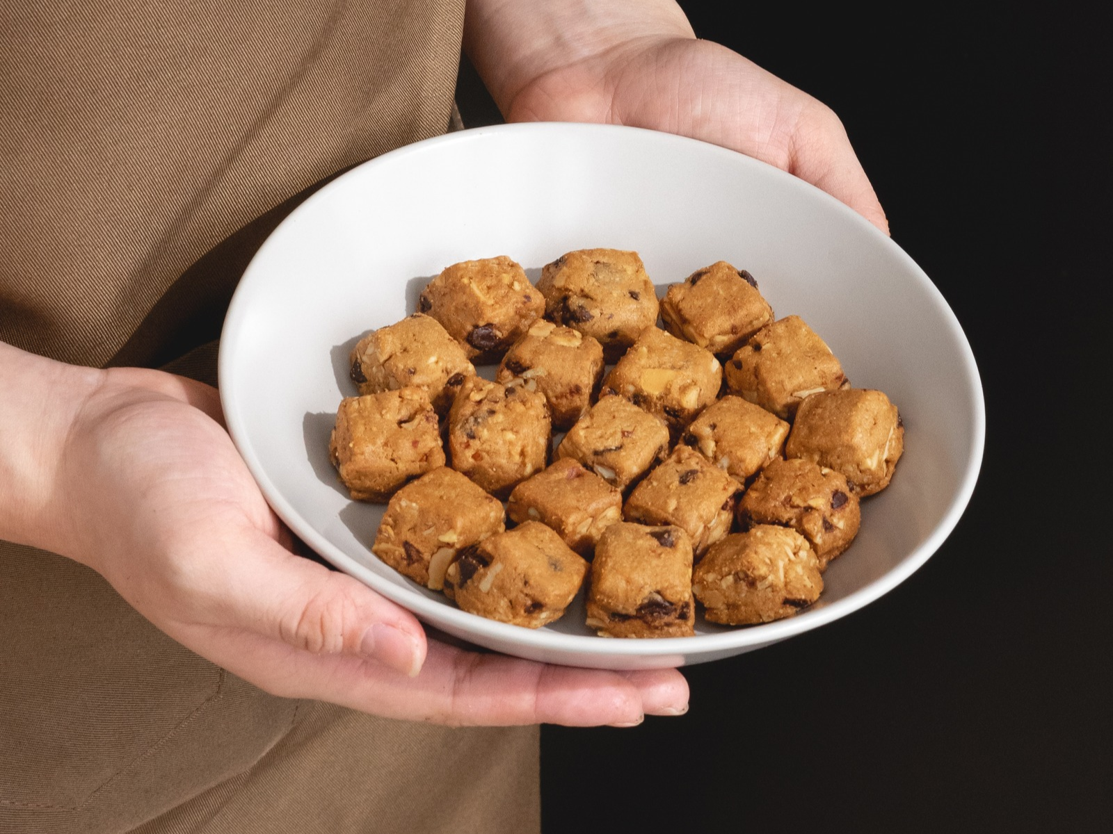 Doumo Almond cube-shaped cookies