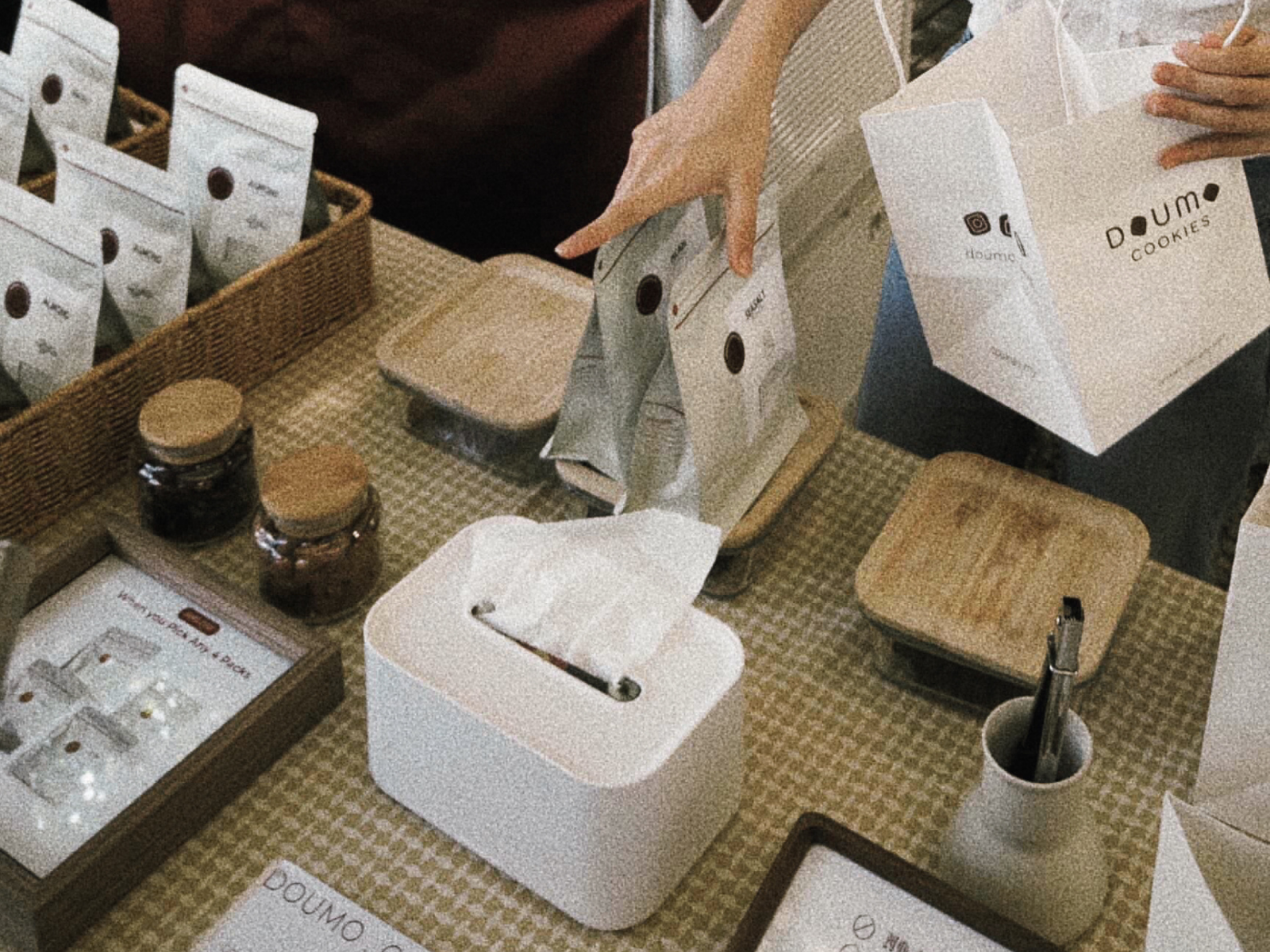 A Doumo Cookies market table