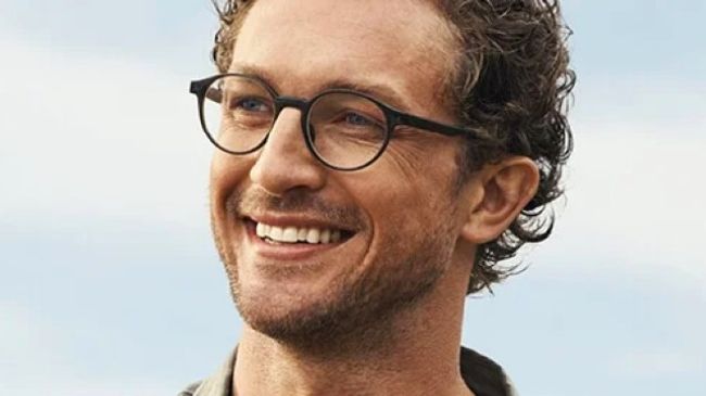 Man wearing Eyeglass - Eyewear for Men