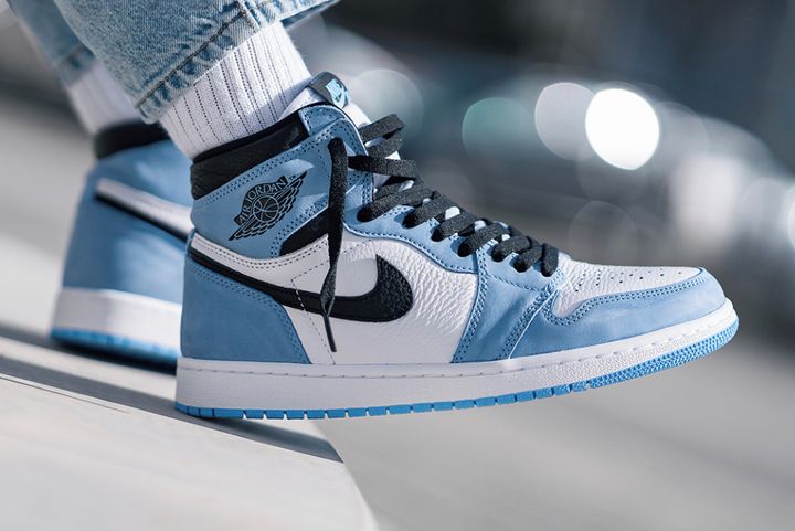 Air-Jordan-1-High-OG-University-Blue-1-3