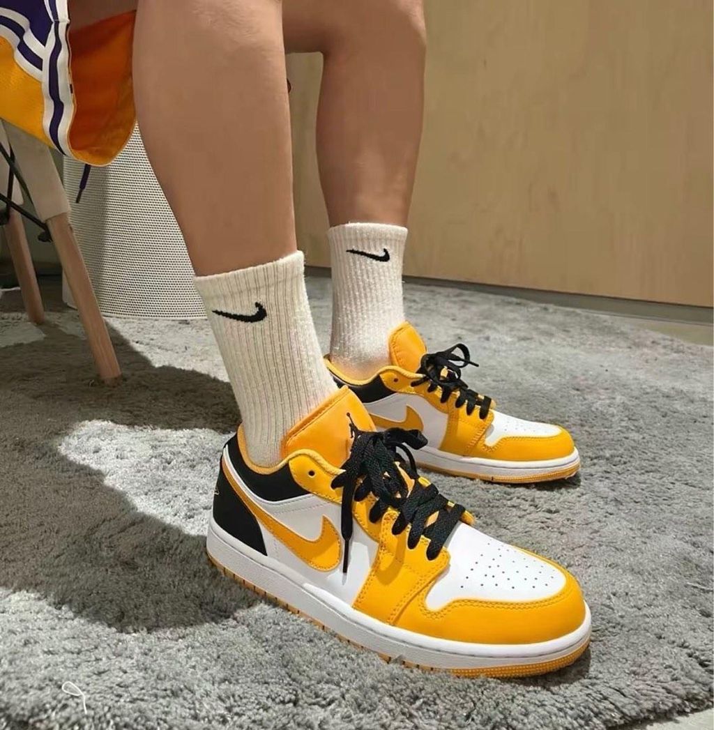 air_jordan_1_low_taxi_55355870_1664816608_1d3b5d50_progressive
