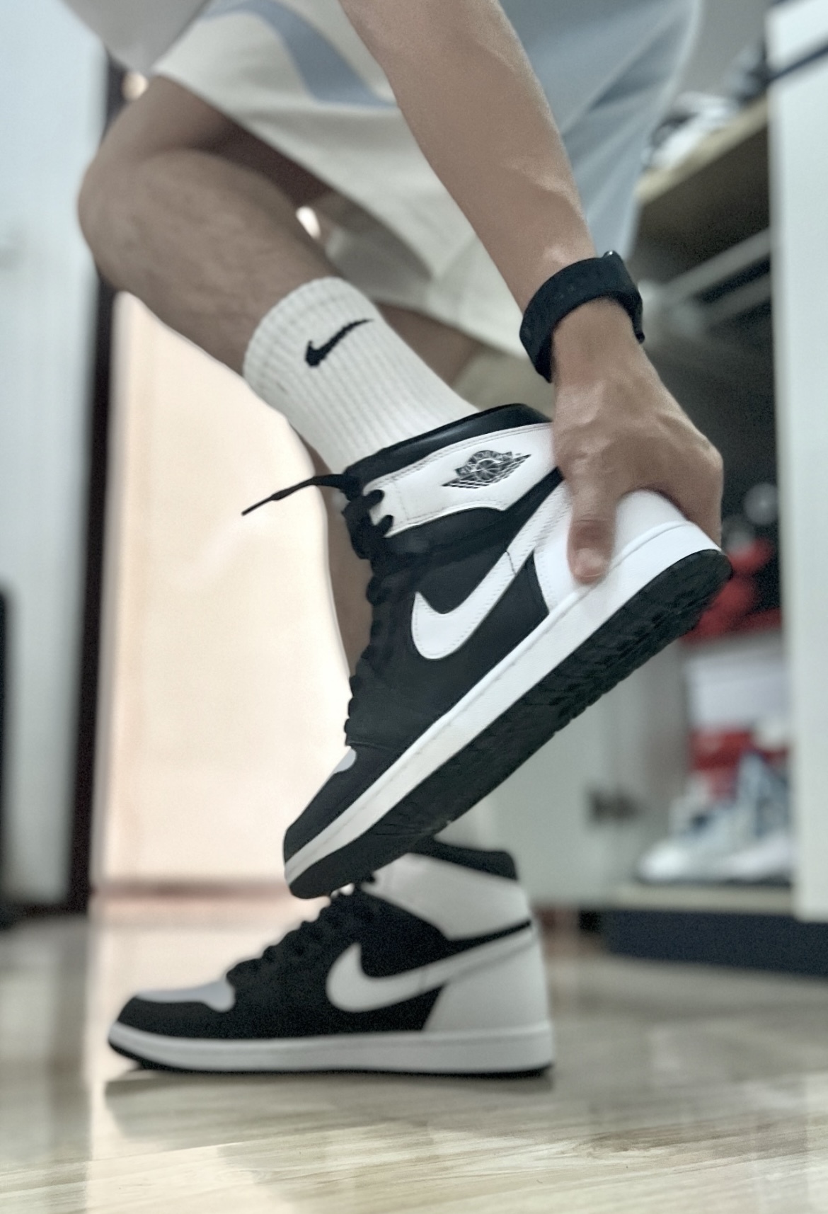 black and white jordan 1 outfits