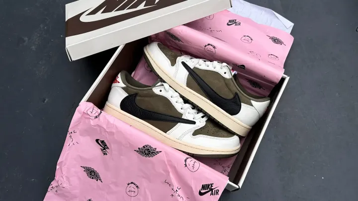ugc-16-9-travis-scott-x-air-jordan-1-low-og-medium-olive-dm7866-200-7.jpg