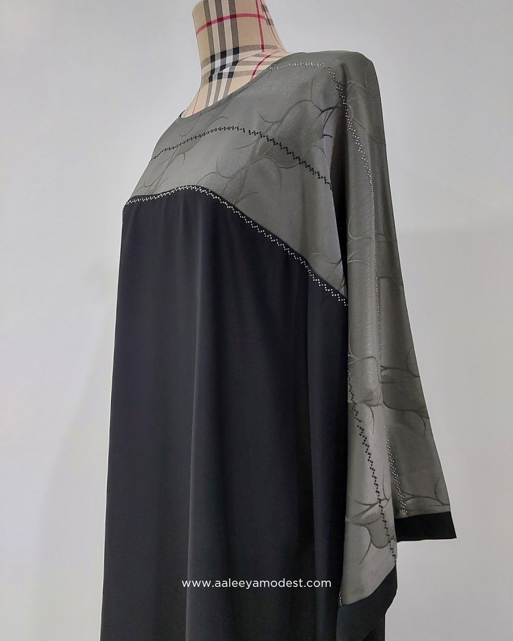 Black and White Minimalist Interior Sale Instagram Post_20251024_155257_0000