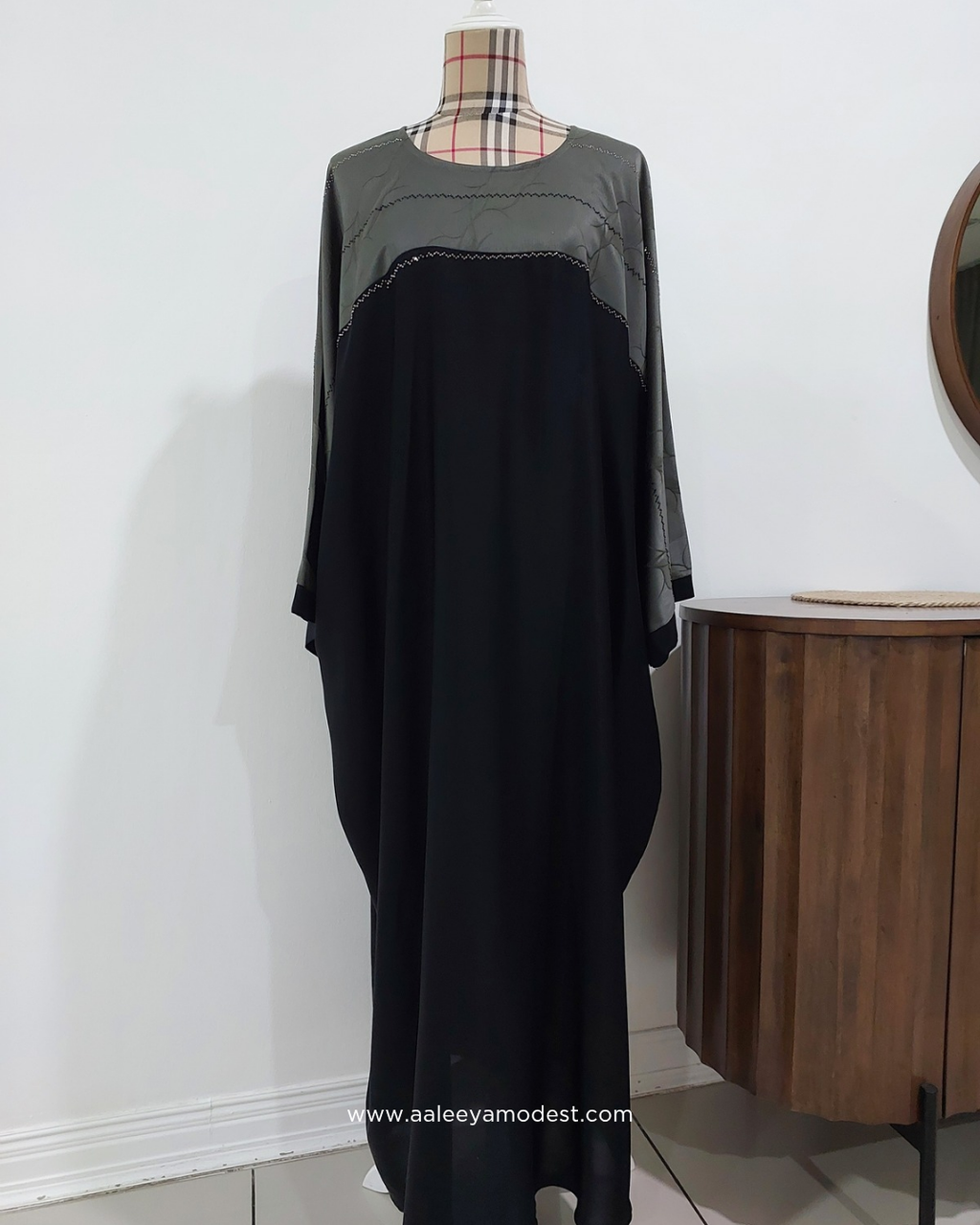 Black and White Minimalist Interior Sale Instagram Post_20251025_141353_0000