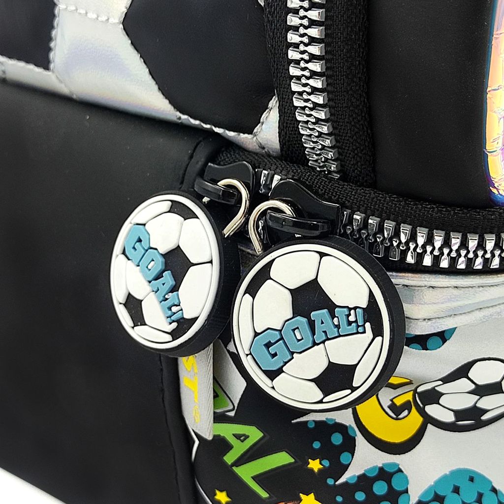 03 - lunch bag - football - close up - 03