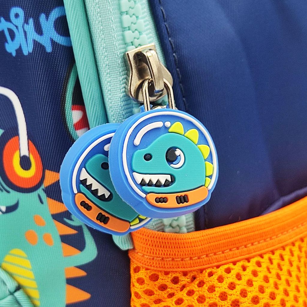 06 - dino - back pack - close up - b