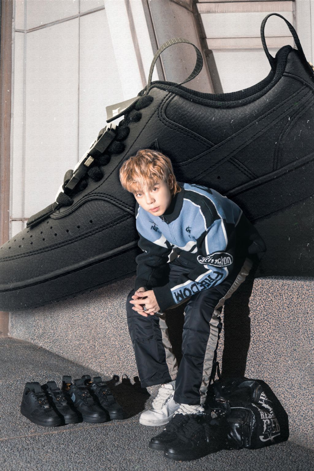 巨大鞋andrew海報