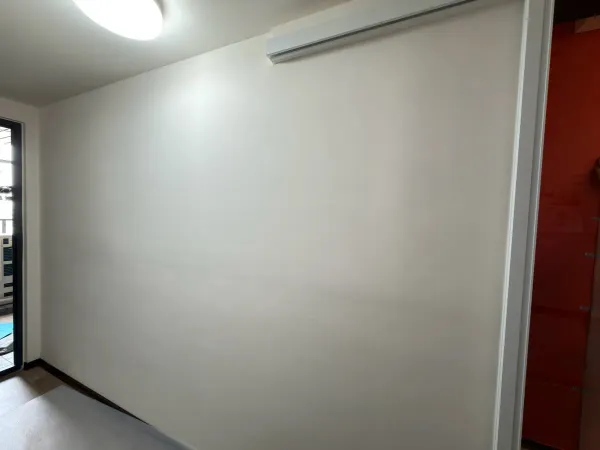 嘉義室內牆面施工前，白色漆面牆