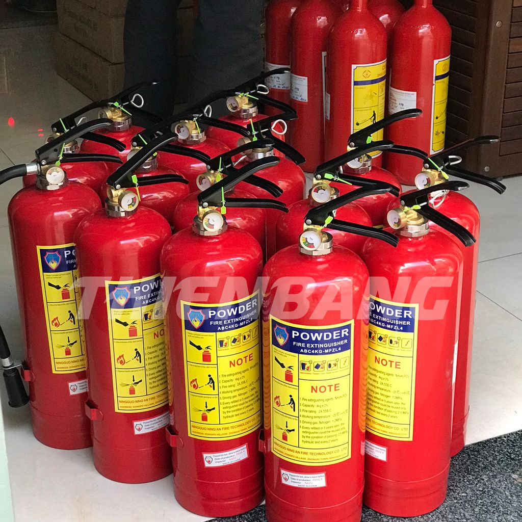 binh-chua-chay-bot-abc-4kg-xe-cho-oto