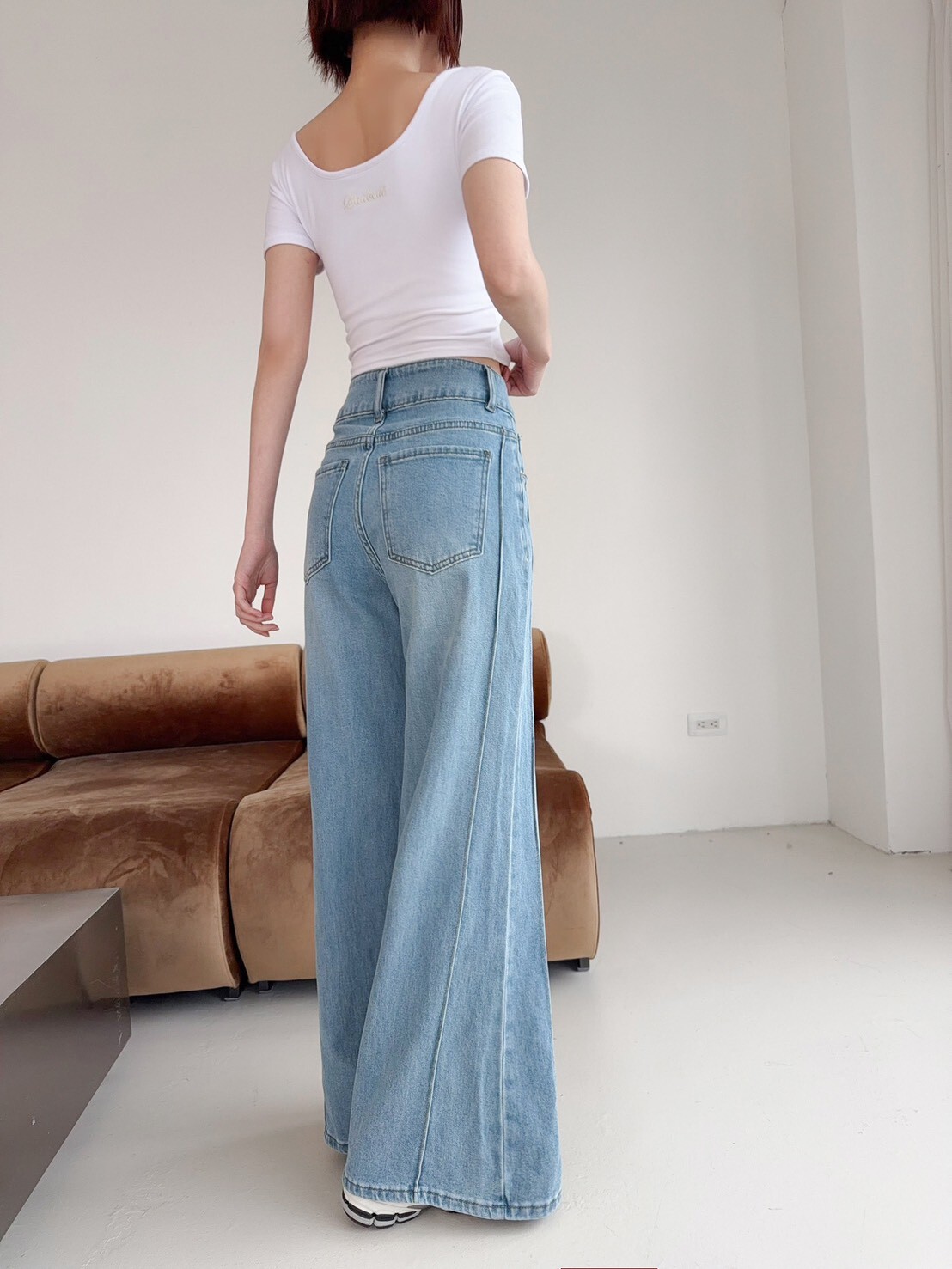 64DD7632-EE75-4A1B-80F8-1A7EE3BD7BE0