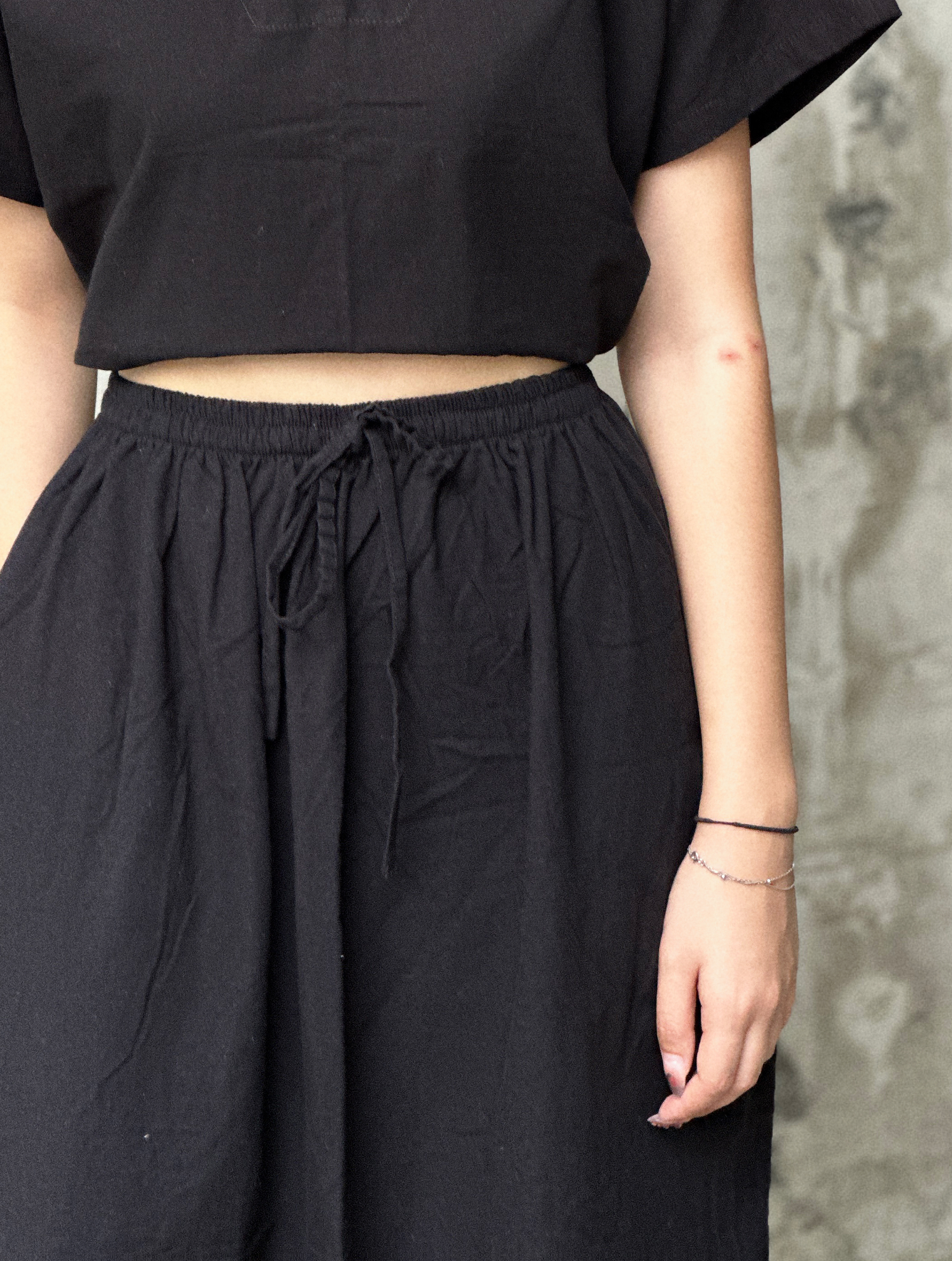 葵-vneck-shirt-black-5