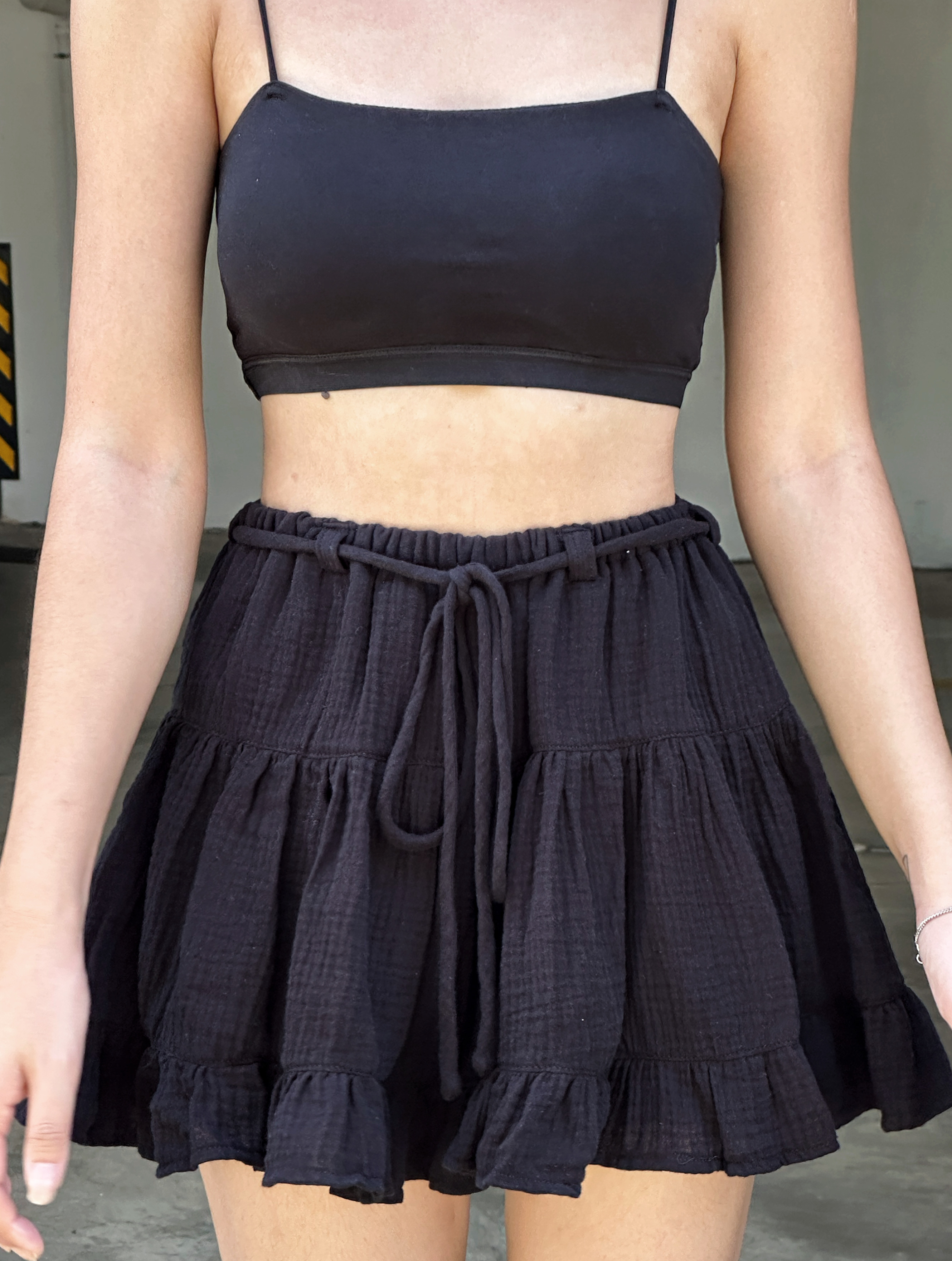 葵-live-miniskirt-black-2