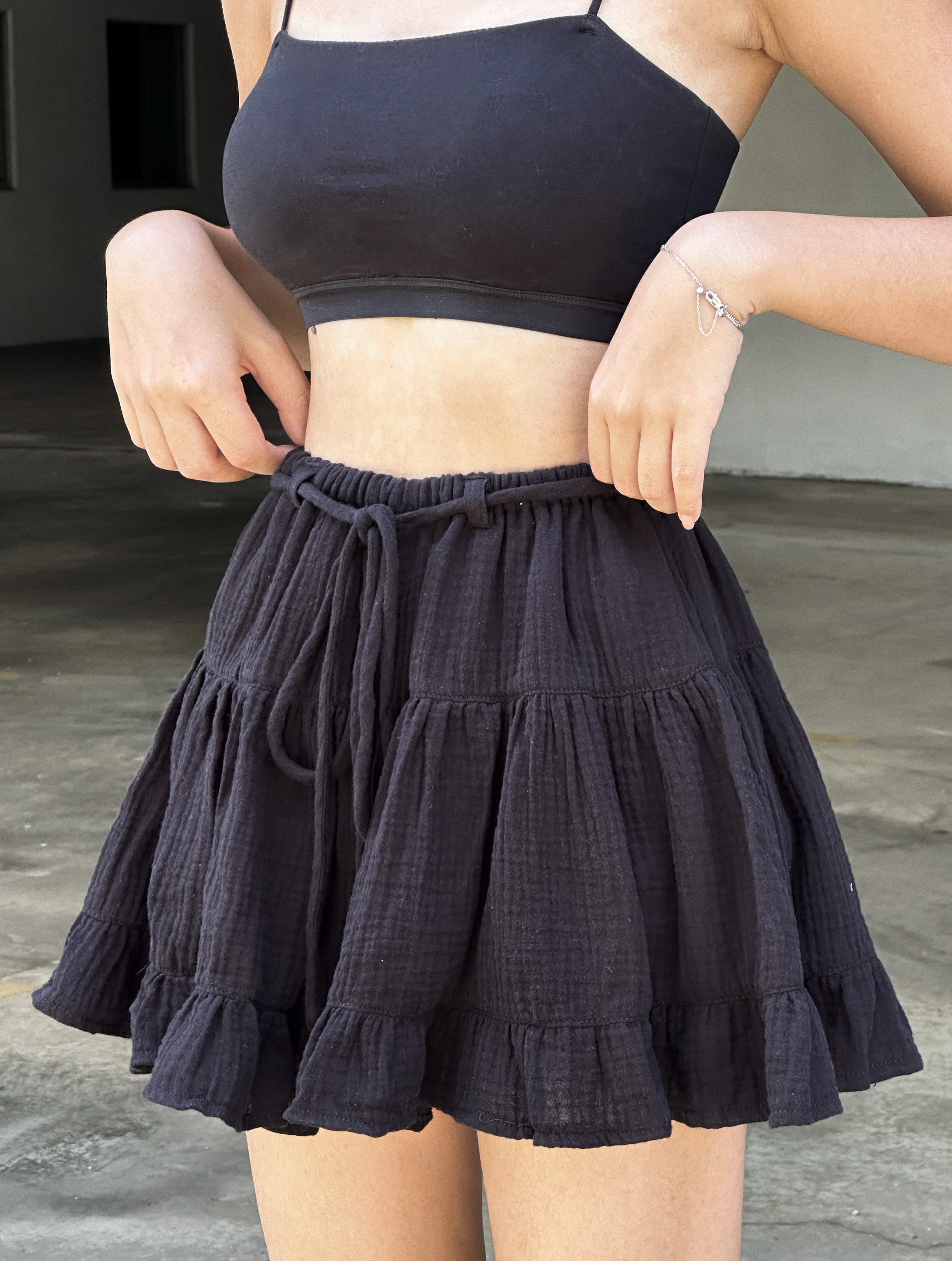 葵-live-miniskirt-black-1
