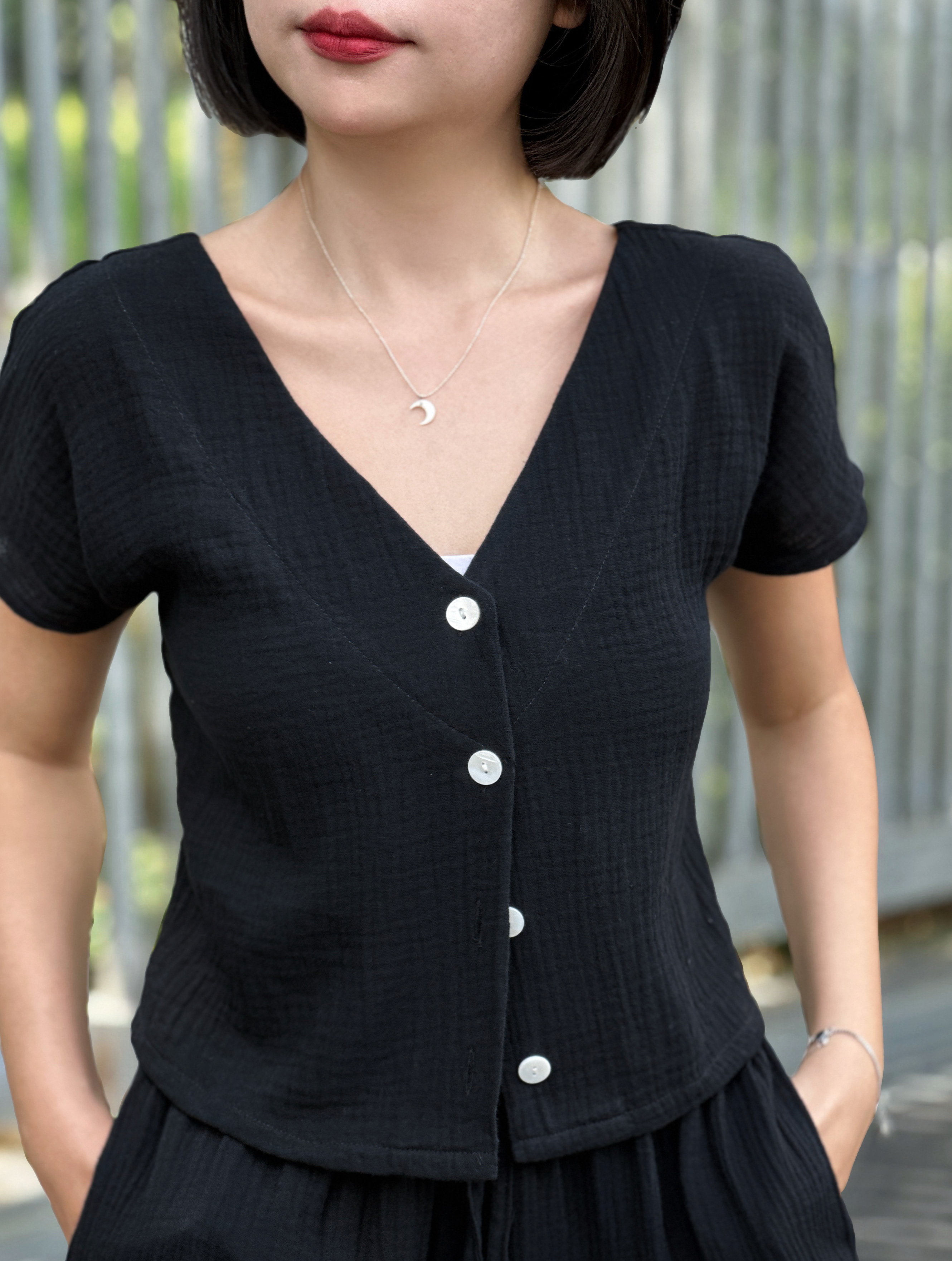Himawari-website-cottonvneck-black-8
