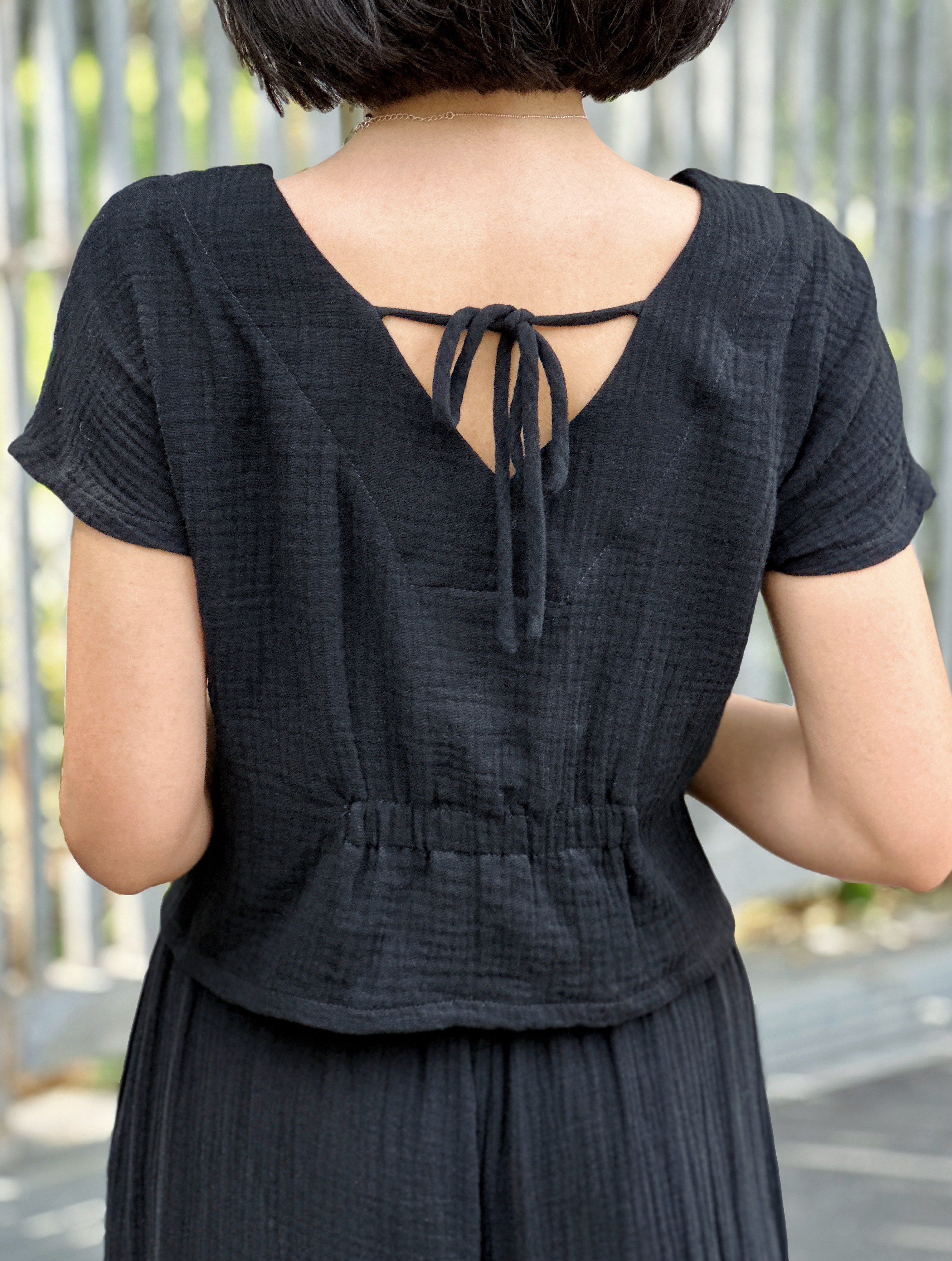 Himawari-website-cottonvneck-black-9