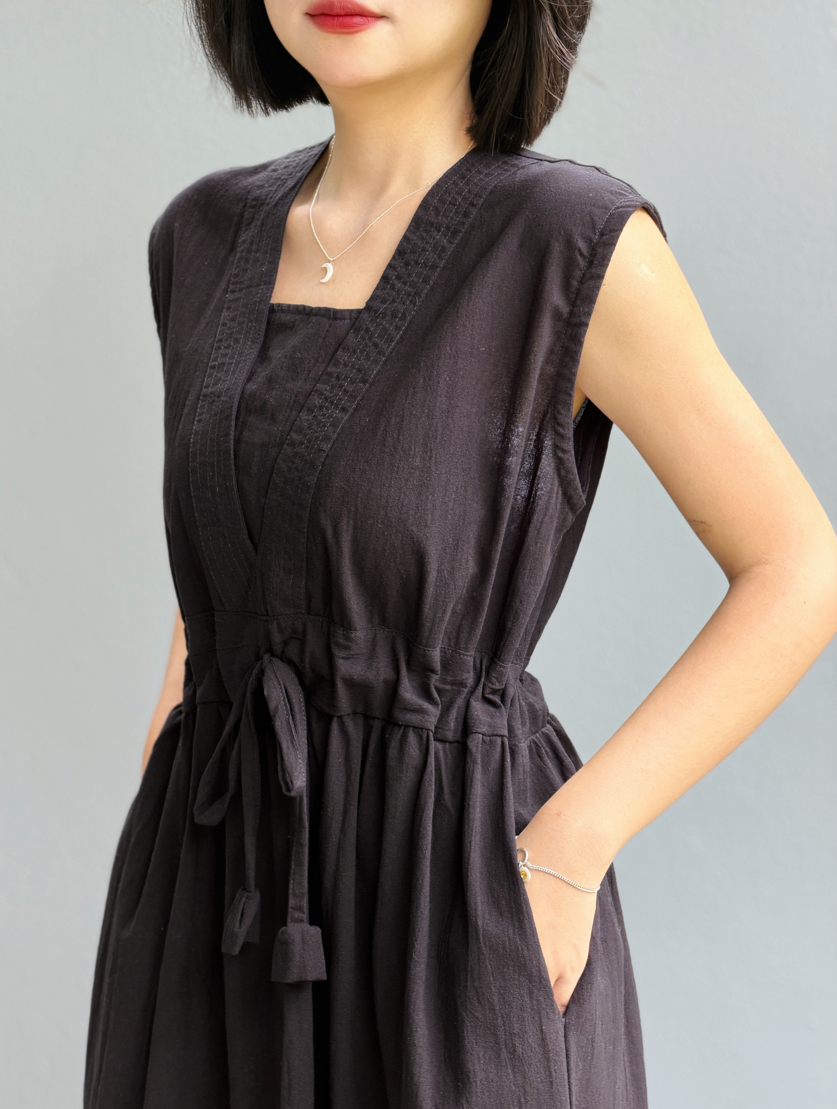 Himawari-website-v-neck-dress-black-6