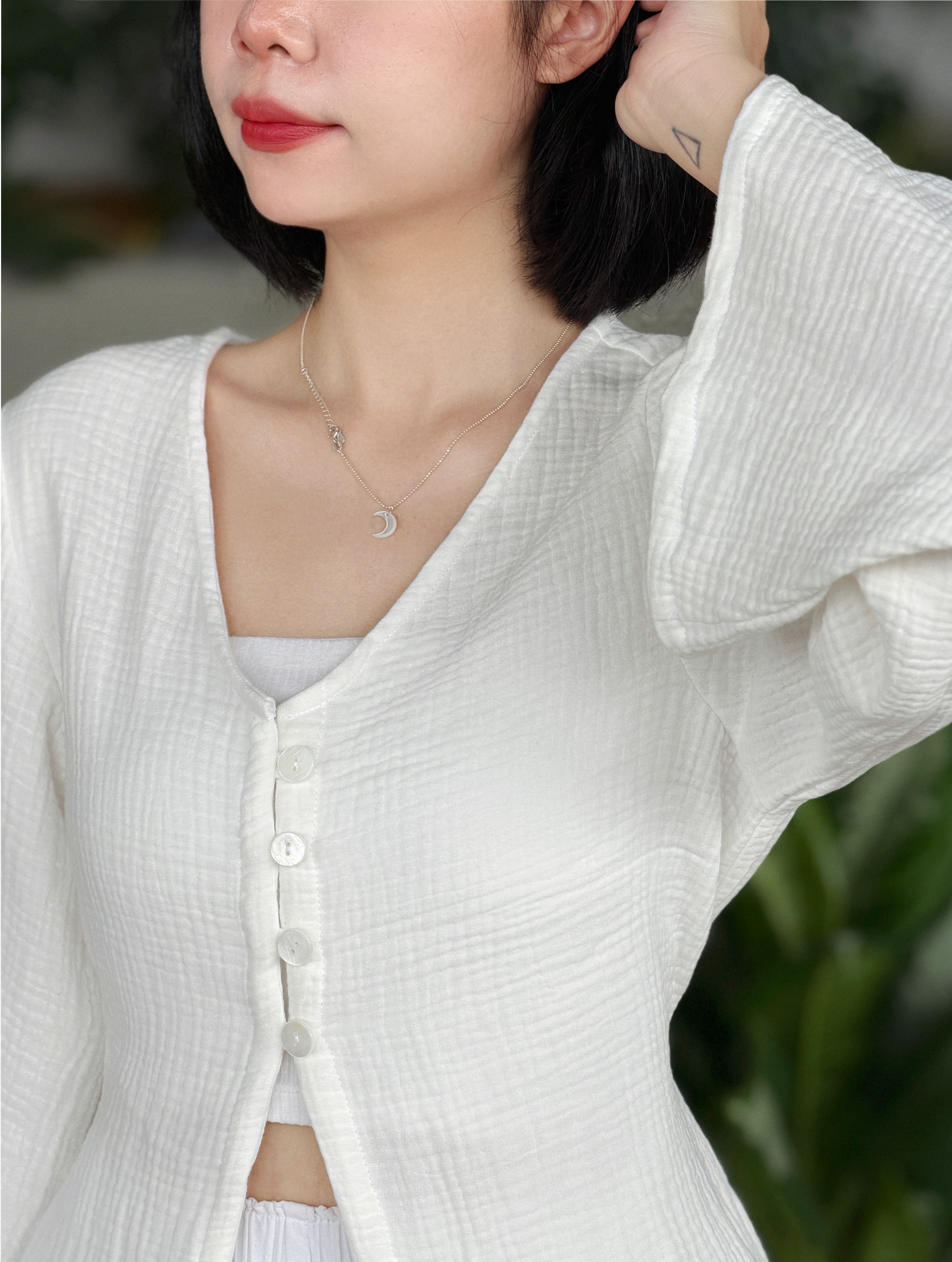 Himawari-website-vneck-bbwhite-8