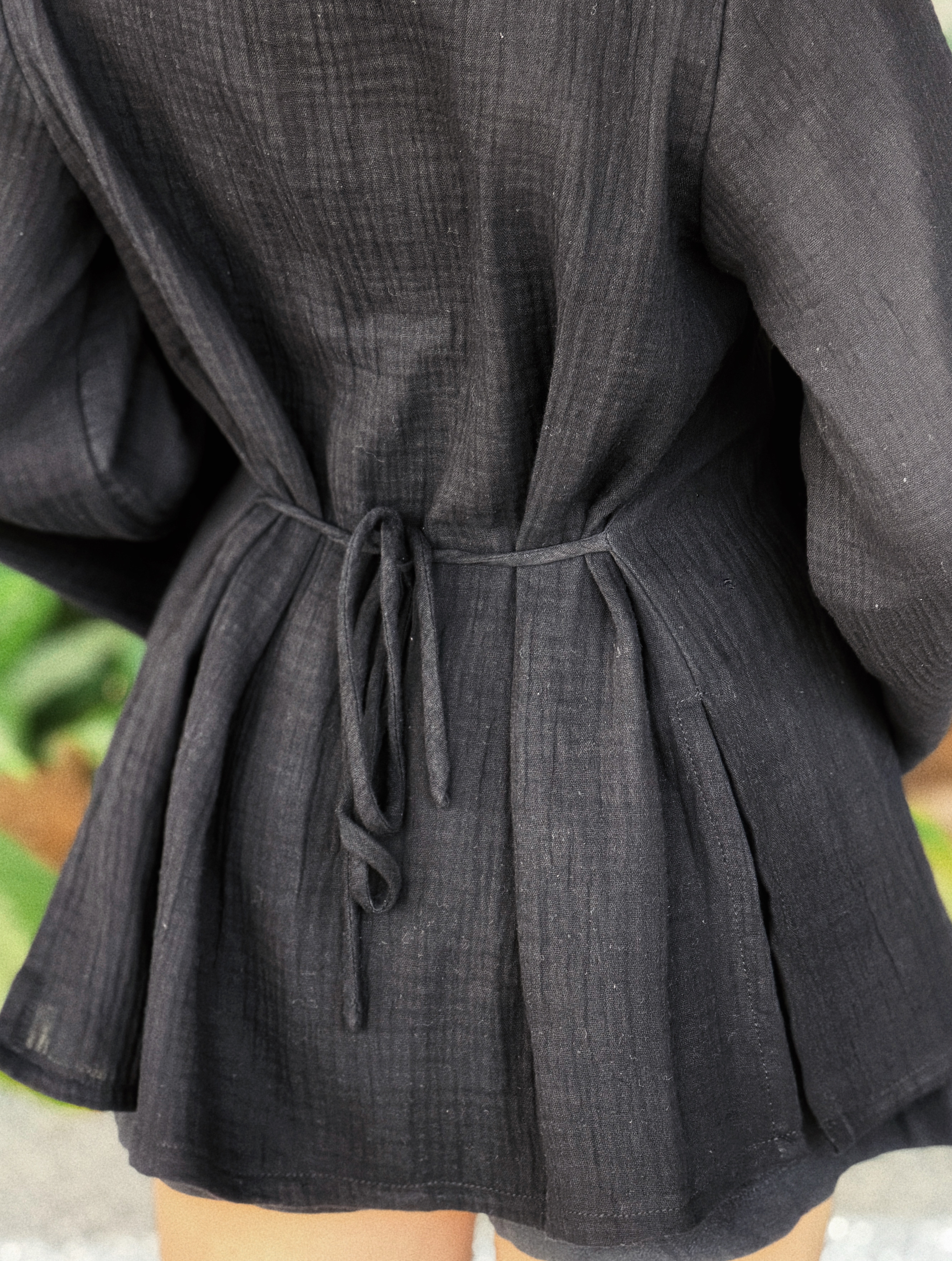 Himawari-website-button-vneck-black(2)-8