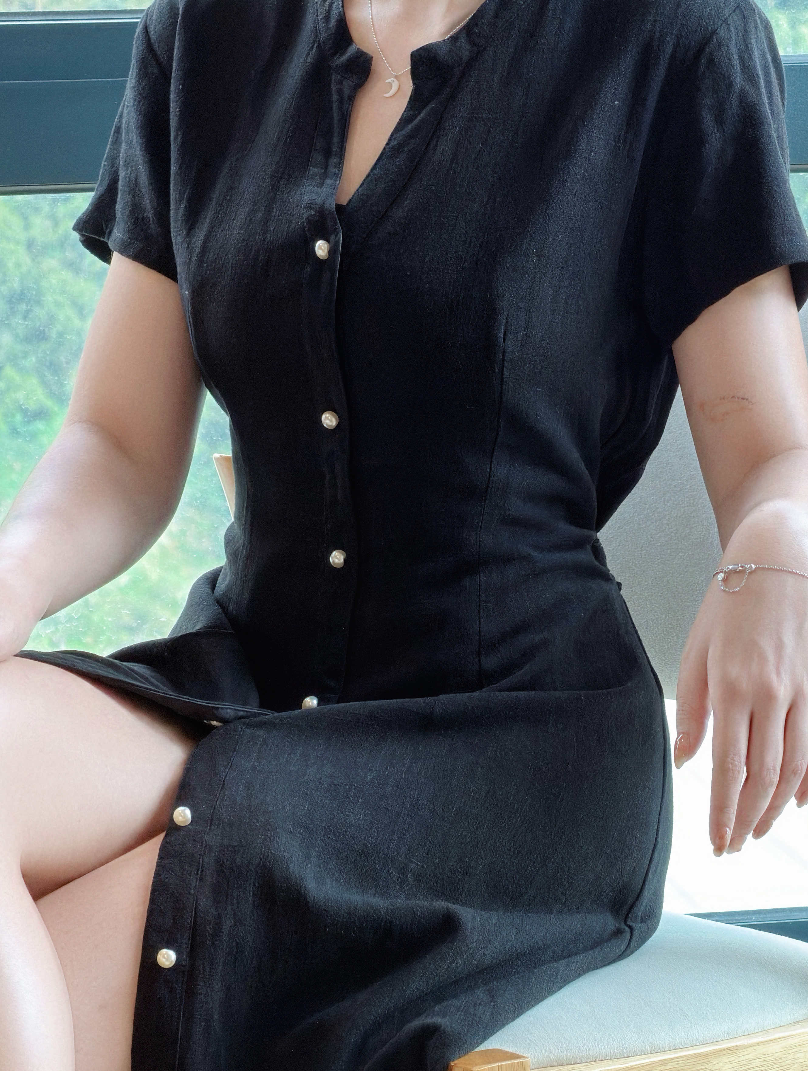 Himawari-website-sf-blackbutton-dress-19