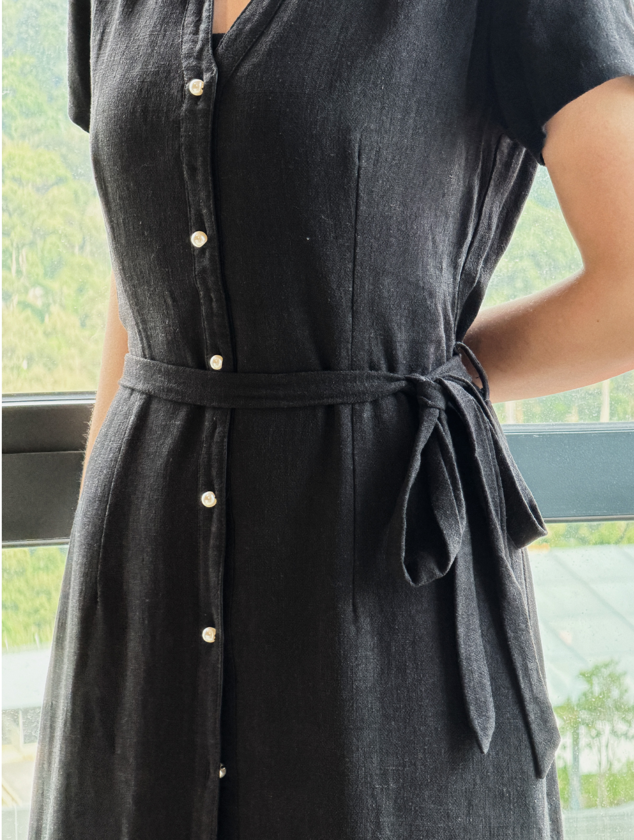 Himawari-website-sf-blackbutton-dress-22